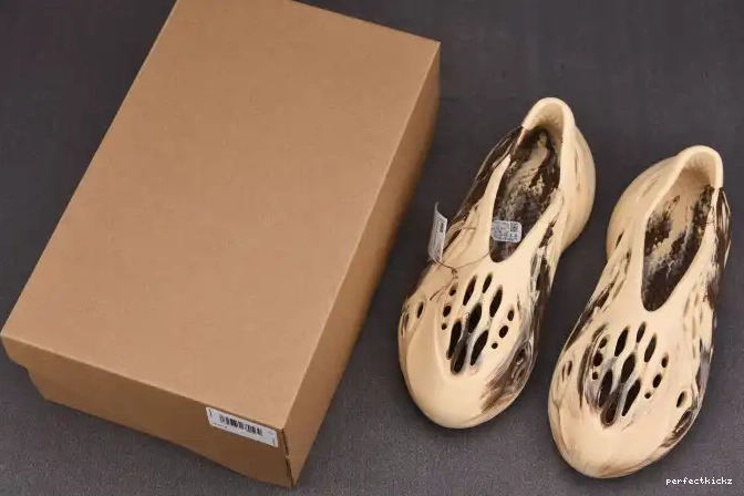 GX8774 Foam RNNR Adidas Yeezy Clay Cream MX 0523